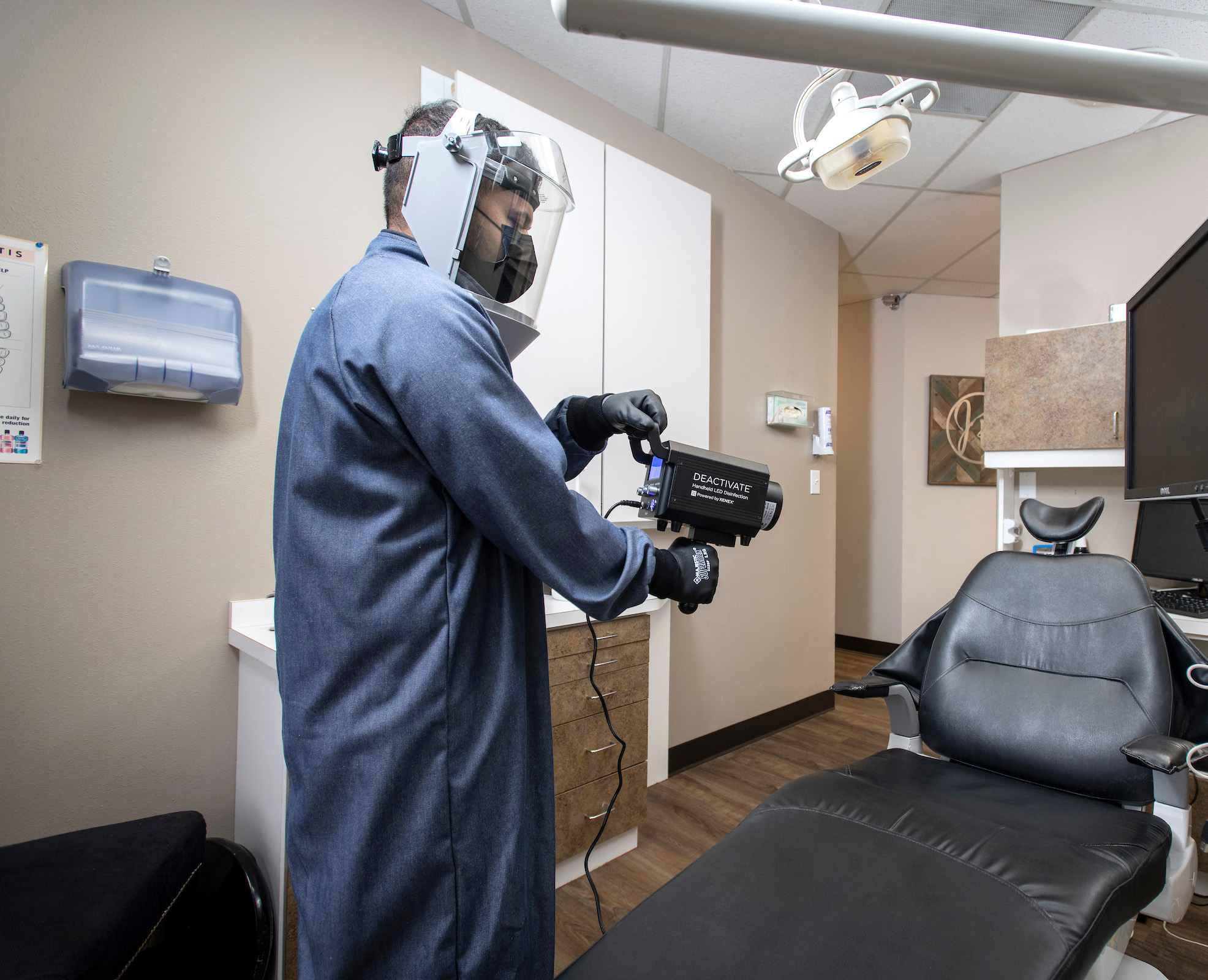 Xenex Deactivate handheld UV device disinfecting dental exam room