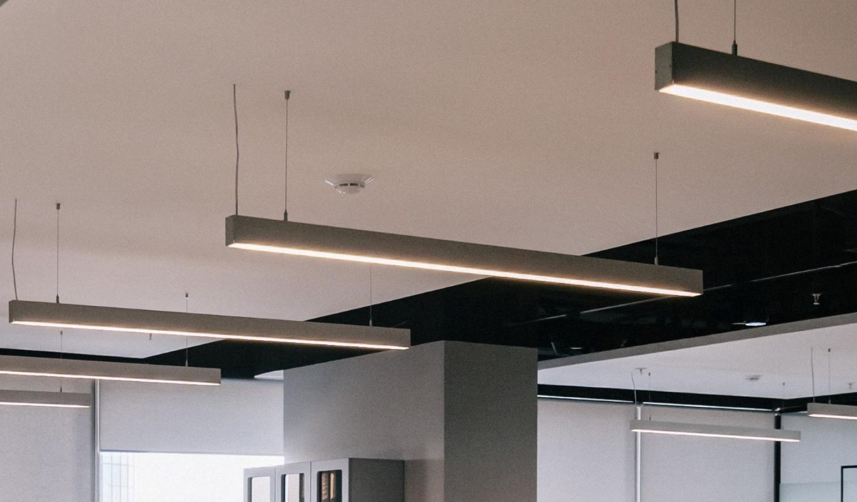 ACEEE office lighting using fluorescent bulbs