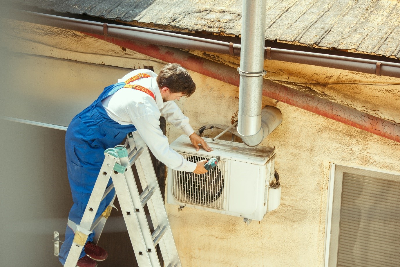 HVACR pros proper work apparel